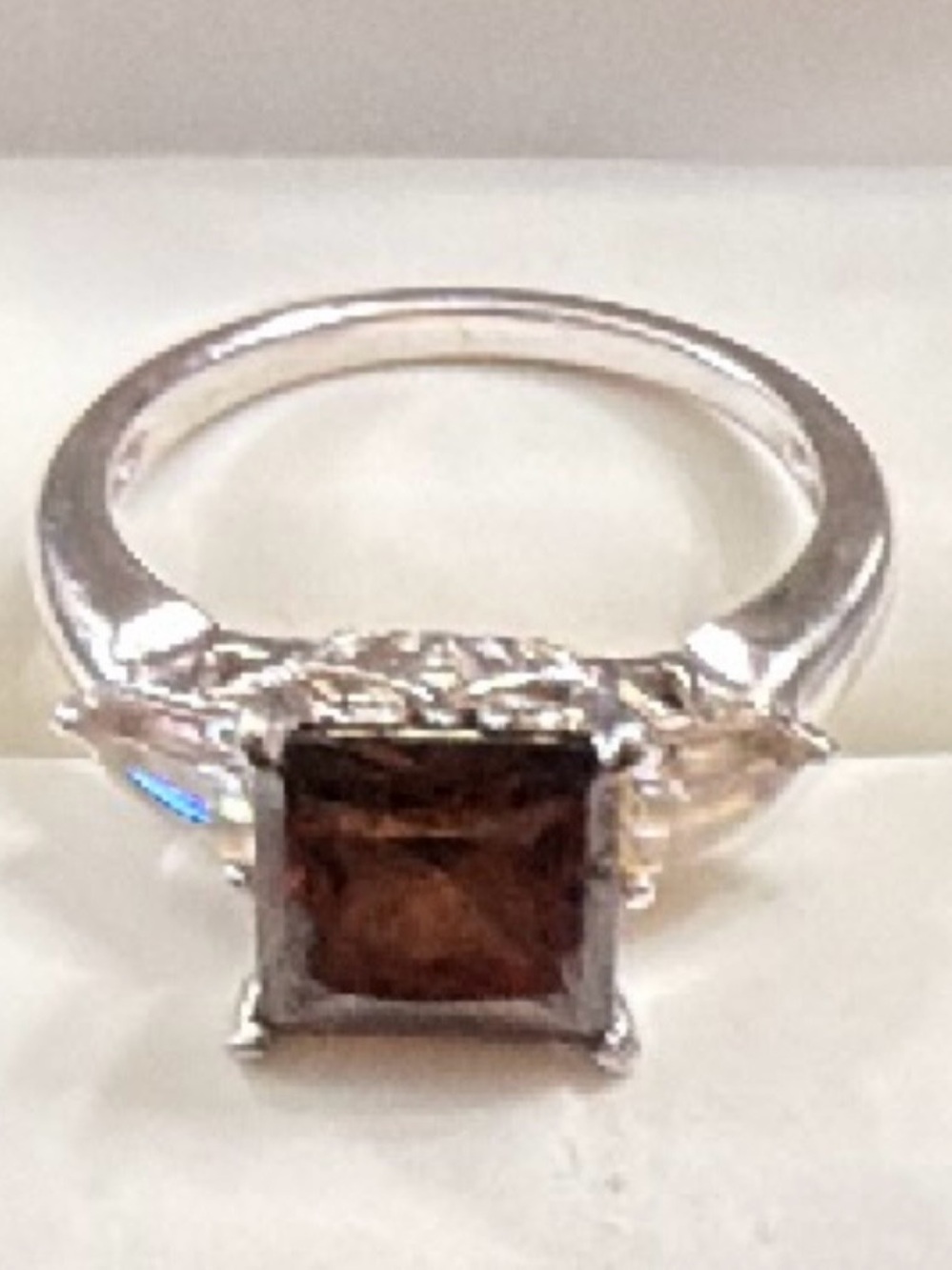 💰💰 Bundle 2 For $20 Deal💰💰
Silver Plated Brown Square Stone Ring - Women size 6